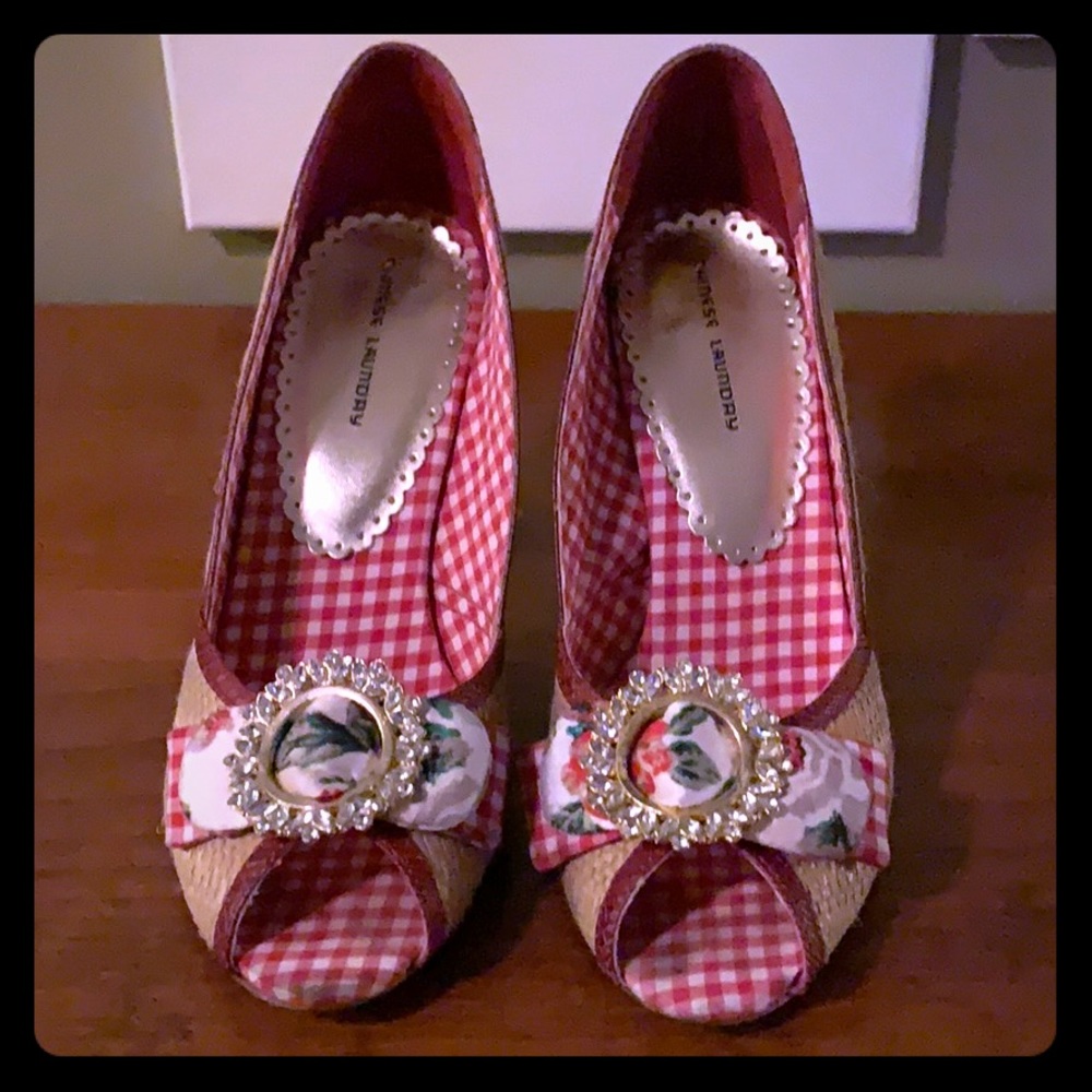Chinese Laundry peep toe pump